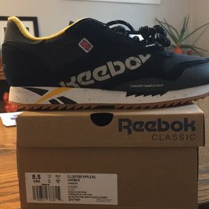 8.5 Reebok classic ripple